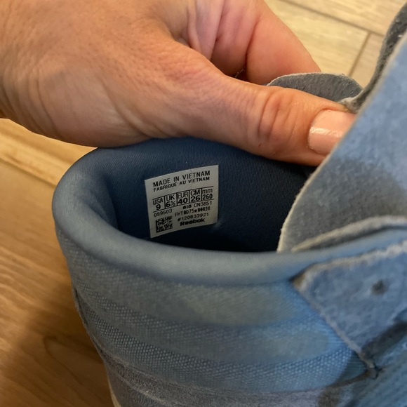 Reebok Blue Suede Sneakers women’s size 9 - Picture 3 of 5